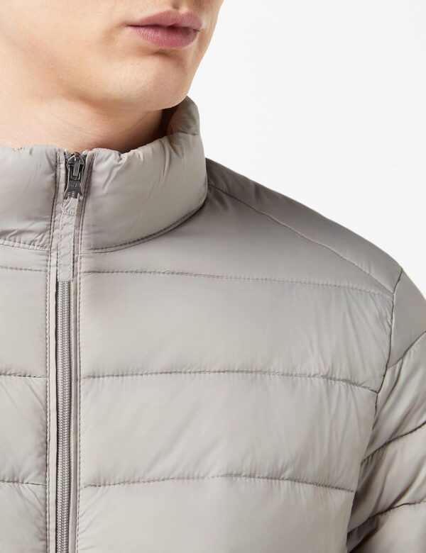 Amazon Essentials Men's Packable Lightweight Water-Resistant Puffer Jacket (Available in Big and Tall) - Image 4