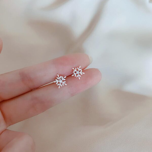 Snowflake Earrings for Women Dainty Snowflake Stud Earrings Cubic Zirconia Winter Flower Post Pin Earring Hypoallergenic - Image 6